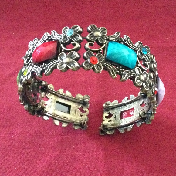 DEC 15 LAST DAY! CLEARANCE: Bracelet Inset With Stone - Picture 6 of 6